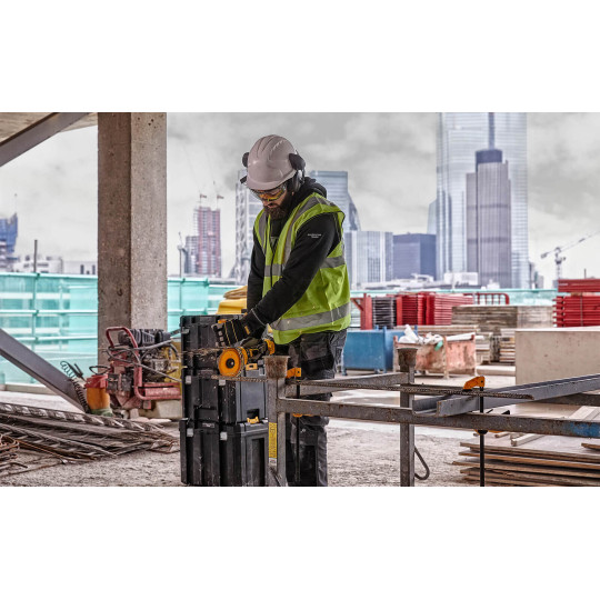 Купити Шліфмашина кутова - болгарка акумуляторна безщіткова DeWALT DCG418X2. Офіційний магазин Toolmaster Україна. Фірмовий інструмент та обладнання, офіційна гарантія