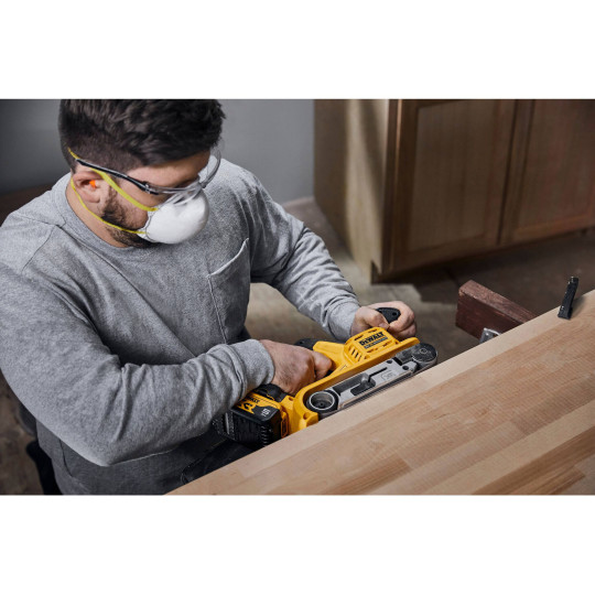 Купити Шліфмашина стрічкова акумуляторна безщіткова DeWALT DCW220P2. Офіційний магазин Toolmaster Україна. Фірмовий інструмент та обладнання, офіційна гарантія