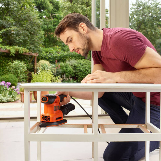 Купити Шліфмашина вібраційна мережева BLACK+DECKER BEW200. Офіційний магазин Toolmaster Україна. Фірмовий інструмент та обладнання, офіційна гарантія