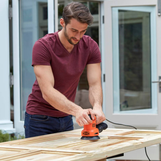 Купити Шліфмашина вібраційна мережева BLACK+DECKER BEW200. Офіційний магазин Toolmaster Україна. Фірмовий інструмент та обладнання, офіційна гарантія
