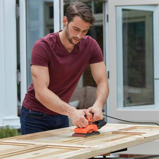 Купити Шліфмашина вібраційна мережева BLACK+DECKER BEW220. Офіційний магазин Toolmaster Україна. Фірмовий інструмент та обладнання, офіційна гарантія