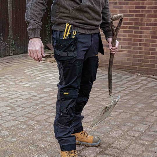 Купити Штани MEMPHIS DeWALT DWC147-004-3831. Офіційний магазин Toolmaster Україна. Фірмовий інструмент та обладнання, офіційна гарантія