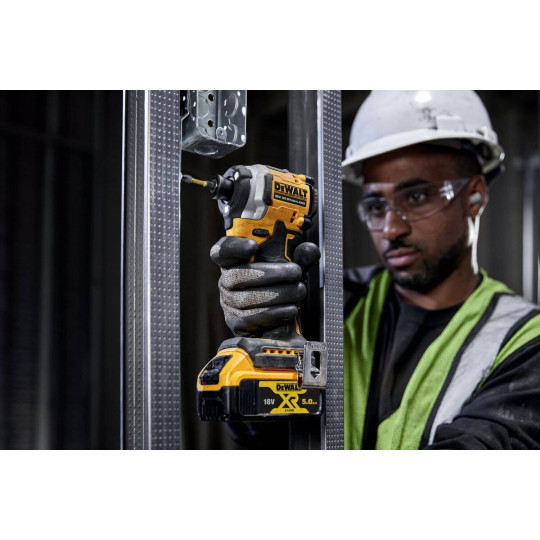 Купити Шурупокрут ударний акумуляторний безщітковий DeWALT DCF850P2T. Офіційний магазин Toolmaster Україна. Фірмовий інструмент та обладнання, офіційна гарантія