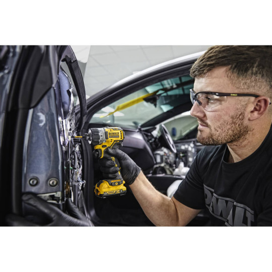 Купити Шурупокрут акумуляторний безщітковий DeWALT DCF601D2. Офіційний магазин Toolmaster Україна. Фірмовий інструмент та обладнання, офіційна гарантія