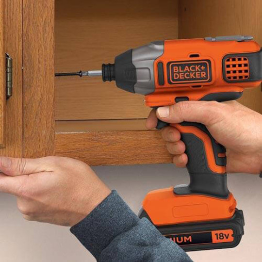 Купити Шурупокрут ударний акумуляторний безщітковий BLACK+DECKER BDCIM18N. Офіційний магазин Toolmaster Україна. Фірмовий інструмент та обладнання, офіційна гарантія