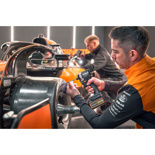 Купити Шурупокрут ударний McLaren F1 TEAM LIMITED EDITION DeWALT DCF85MP2T. Офіційний магазин Toolmaster Україна. Фірмовий інструмент та обладнання, офіційна гарантія
