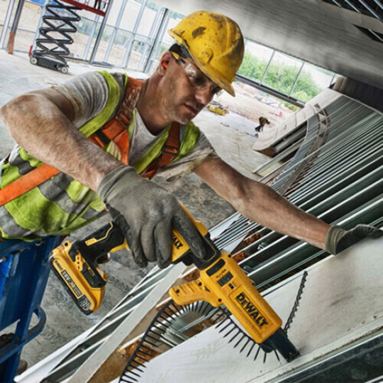 Купити Шурупокрут акумуляторний безщітковий DeWALT DCF620P2K. Офіційний магазин Toolmaster Україна. Фірмовий інструмент та обладнання, офіційна гарантія