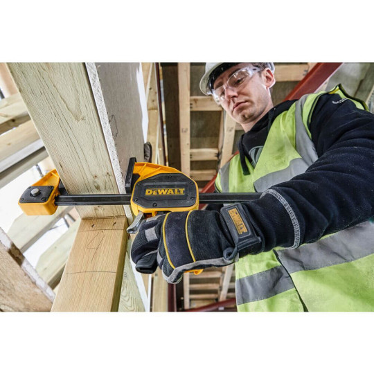 Купити Струбцина XL триггерная с максимальным усилием сжатия 270 кг DeWALT DWHT0-83185. Официальный магазин Toolmaster Украина. Фирменный инструмент и оборудование, официальная гарантия