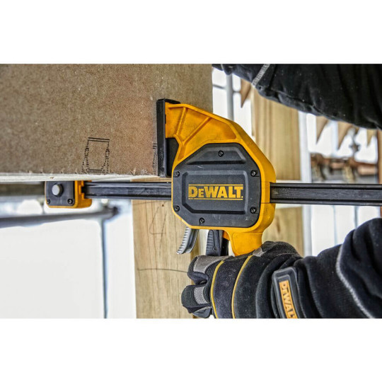 Купити Струбцина XL триггерная с максимальным усилием сжатия 270 кг DeWALT DWHT0-83185. Официальный магазин Toolmaster Украина. Фирменный инструмент и оборудование, официальная гарантия