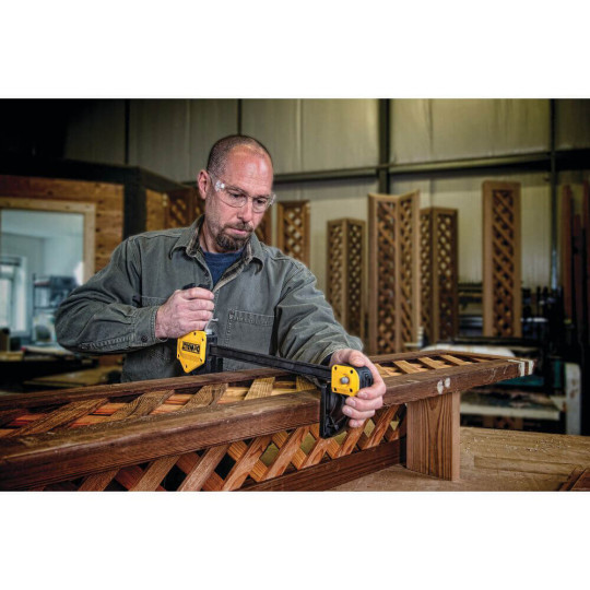 Купити Струбцина XL триггерна з максимальним зусиллям стиснення 270 кг DeWALT DWHT0-83186. Офіційний магазин Toolmaster Україна. Фірмовий інструмент та обладнання, офіційна гарантія