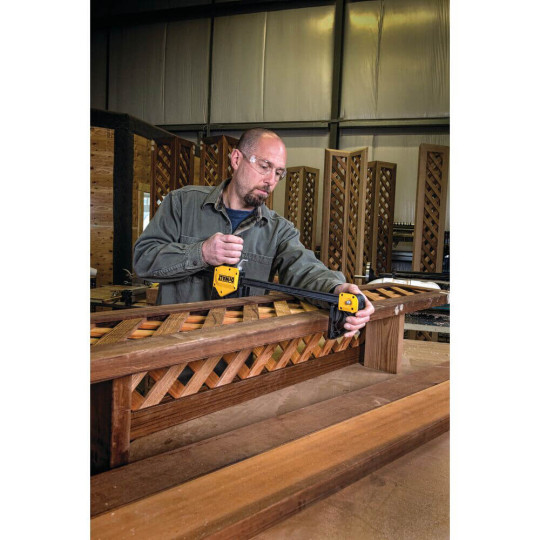 Купити Струбцина XL триггерна з максимальним зусиллям стиснення 270 кг DeWALT DWHT0-83186. Офіційний магазин Toolmaster Україна. Фірмовий інструмент та обладнання, офіційна гарантія