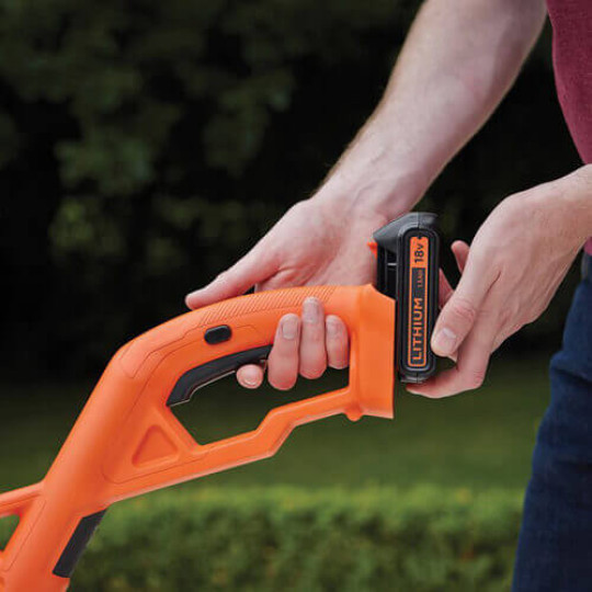 Купити Тример акумуляторний BLACK+DECKER ST182320. Офіційний магазин Toolmaster Україна. Фірмовий інструмент та обладнання, офіційна гарантія