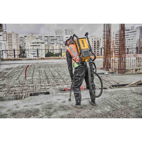 Купити Вібратор-наплічник глибинний акумуляторний POWERSHIFT DeWALT DCPS310N. Офіційний магазин Toolmaster Україна. Фірмовий інструмент та обладнання, офіційна гарантія