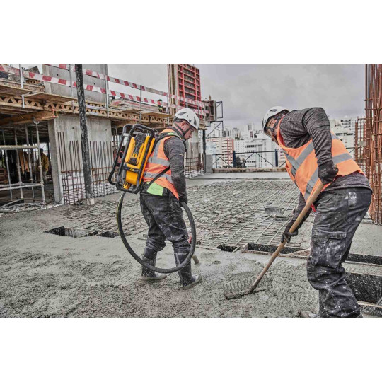 Купити Вібратор-наплічник глибинний акумуляторний POWERSHIFT DeWALT DCPS310N. Офіційний магазин Toolmaster Україна. Фірмовий інструмент та обладнання, офіційна гарантія