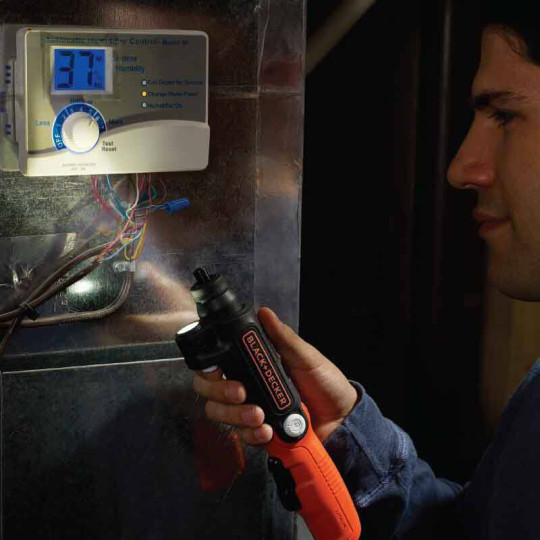 Купити Викрутка акумуляторна BLACK+DECKER BDCSFL20C. Офіційний магазин Toolmaster Україна. Фірмовий інструмент та обладнання, офіційна гарантія