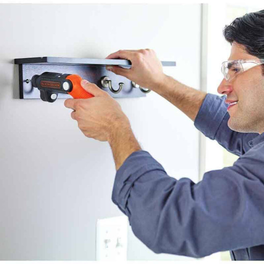 Купити Викрутка акумуляторна BLACK+DECKER BDCSFL20C. Офіційний магазин Toolmaster Україна. Фірмовий інструмент та обладнання, офіційна гарантія