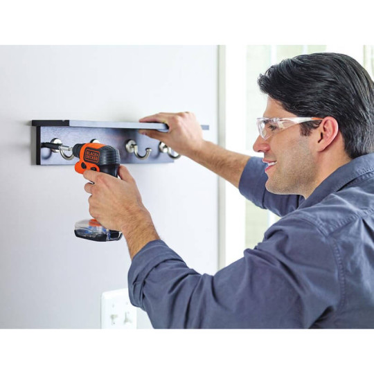 Купити Викрутка-ліхтар акумуляторна BLACK+DECKER BDCSFS30C. Офіційний магазин Toolmaster Україна. Фірмовий інструмент та обладнання, офіційна гарантія