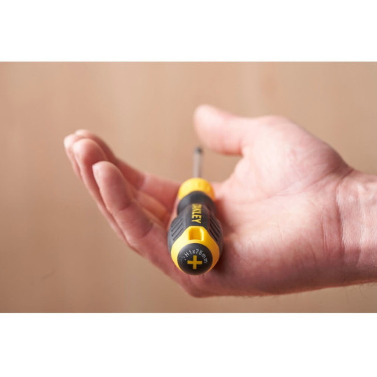 Купити Викрутка Cushion Grip під шліц Ph1 з довжиною жала 75 мм STANLEY STHT16155-0. Офіційний магазин Toolmaster Україна. Фірмовий інструмент та обладнання, офіційна гарантія