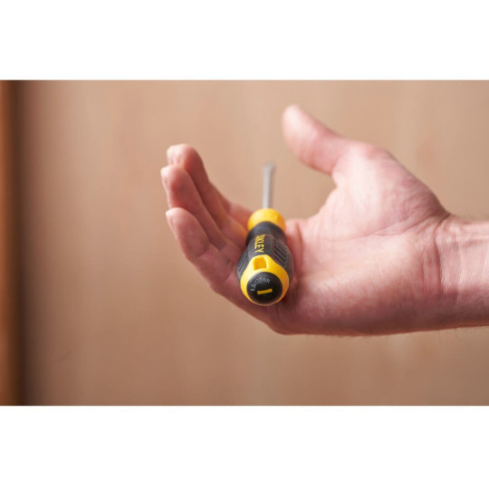 Купити Викрутка Cushion Grip довжиною 100 мм з жалом, що розширюється під шліц SL 5.5 STANLEY STHT16146-0. Офіційний магазин Toolmaster Україна. Фірмовий інструмент та обладнання, офіційна гарантія