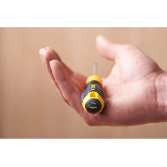 Купити Викрутка Cushion Grip довжиною 100 мм з паралельним жалом під шліц SL 4.0 STANLEY STHT16195-0. Офіційний магазин Toolmaster Україна. Фірмовий інструмент та обладнання, офіційна гарантія