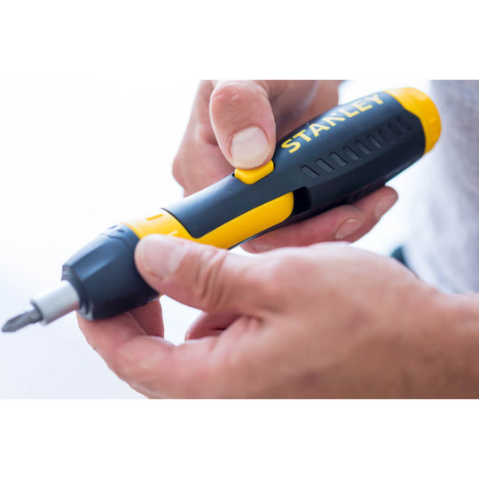 Купити Бітотримач викруткового типу Pistol Grip Ratchet з храповим механізмом і набором з тридцяти семи біт STANLEY 0-63-038. Офіційний магазин Toolmaster Україна. Фірмовий інструмент та обладнання, офіційна гарантія