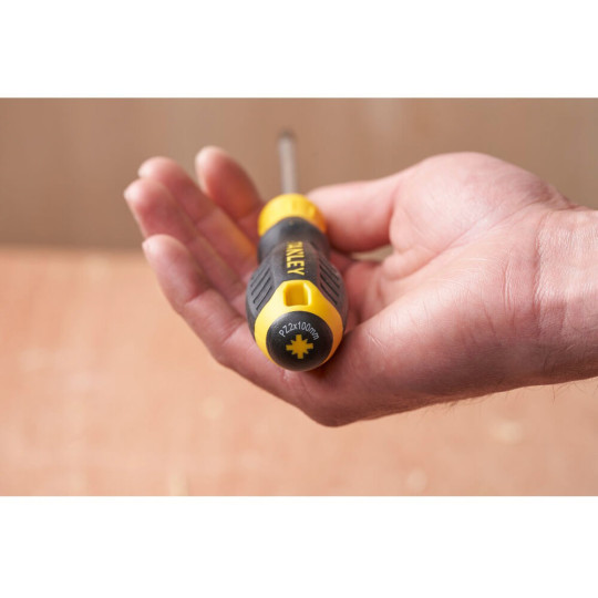Купити Викрутка Cushion Grip під шліц Pz2 з довжиною жала 100 мм STANLEY STHT16163-0. Офіційний магазин Toolmaster Україна. Фірмовий інструмент та обладнання, офіційна гарантія