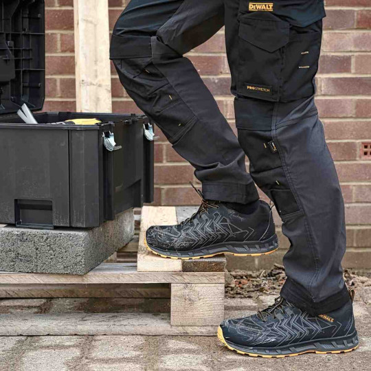 Купити Взуття робоче FARGO DeWALT DWF50233-101-11. Офіційний магазин Toolmaster Україна. Фірмовий інструмент та обладнання, офіційна гарантія