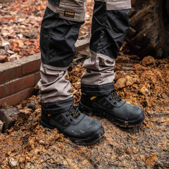 Купити Взуття робоче DOUGLAS DeWALT DWF50232-101-10. Офіційний магазин Toolmaster Україна. Фірмовий інструмент та обладнання, офіційна гарантія