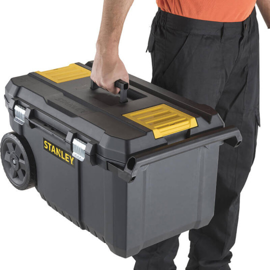 Купити Ящик великого об’єму ESSENTIAL CHEST, розміри 665x404x344 мм, з колесами STANLEY STST1-80150. Офіційний магазин Toolmaster Україна. Фірмовий інструмент та обладнання, офіційна гарантія