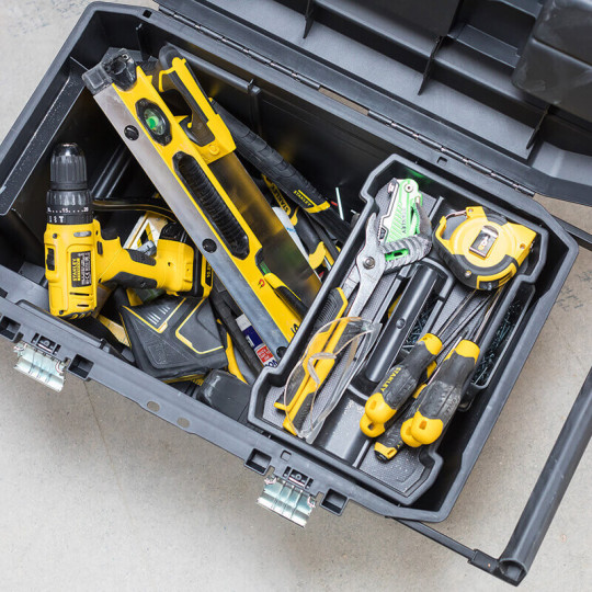 Купити Ящик великого об’єму ESSENTIAL CHEST, розміри 665x404x344 мм, з колесами STANLEY STST1-80150. Офіційний магазин Toolmaster Україна. Фірмовий інструмент та обладнання, офіційна гарантія