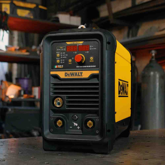 Купити Зварювальний апарат інверторний DeWALT DXWDMIG200E. Офіційний магазин Toolmaster Україна. Фірмовий інструмент та обладнання, офіційна гарантія
